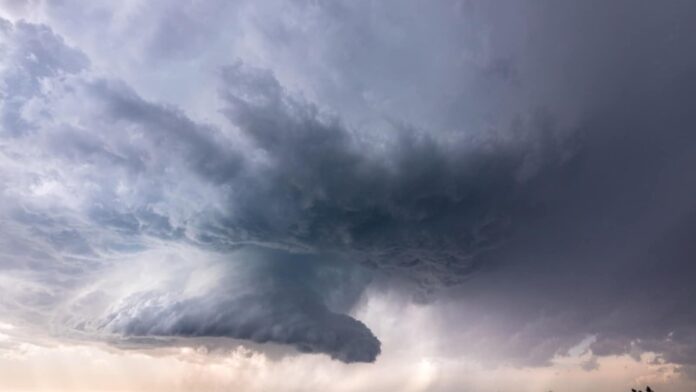 Tornado warning in Phoenix? Severe storms slam Arizona; Tempe and Tucson hit by wild weather | Videos