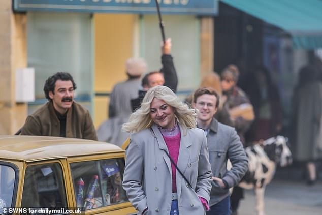 Jonny's character was seen chatting to Lara's Daysee for one take