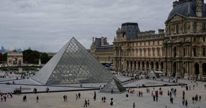 Thieves steal ‘priceless’ jewels from Louvre and escape on motorbikes - National