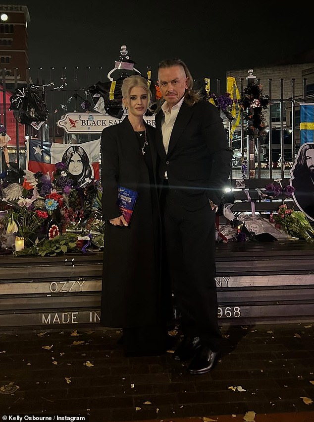 Kelly was supported at the awards ceremony by her loving fiancé Sid Wilson