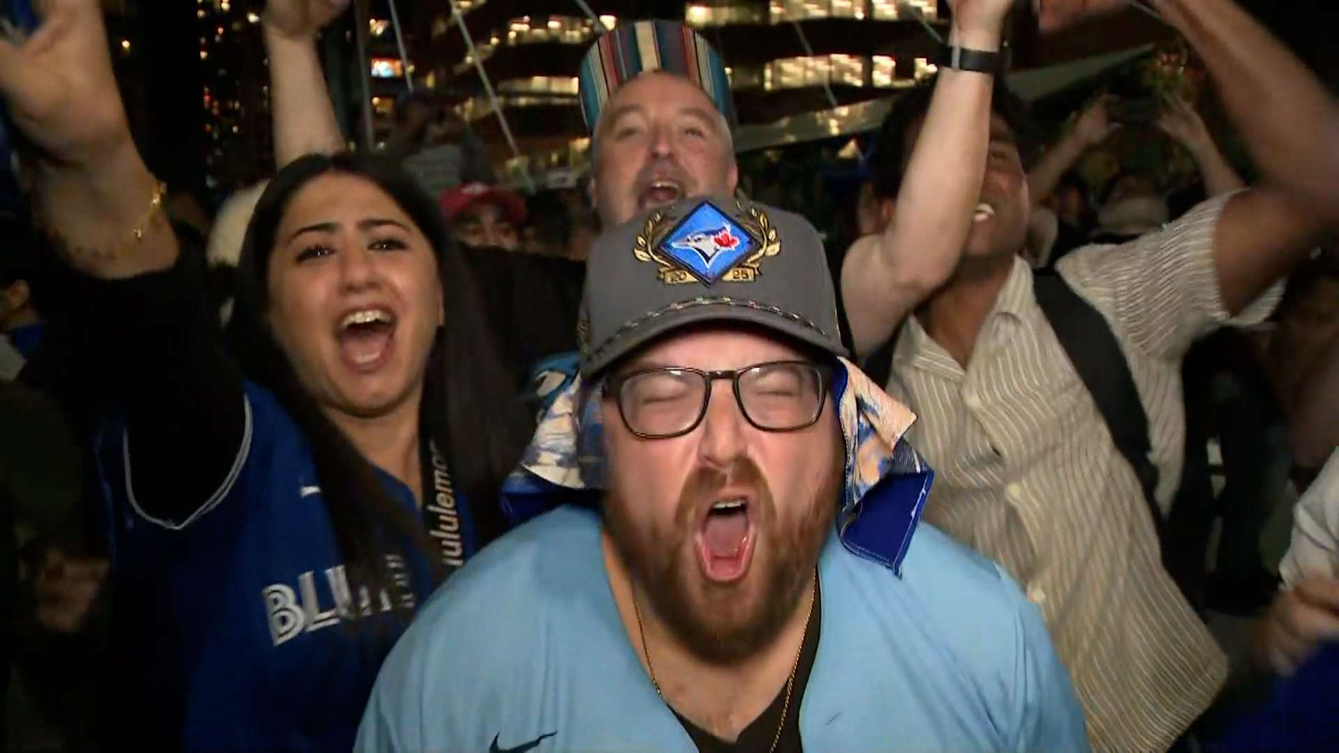 Click to play video: '‘Let’s go!’: Euphoric Blue Jays fans take over Toronto streets as team advances to World Series'