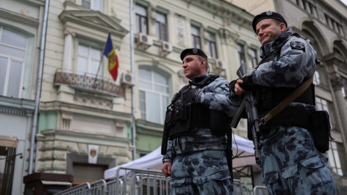 ‘Spying for Ukraine’: Russian detained in Moscow for leaking military ‘Spying for Ukraine’: Russian detained in Moscow for leaking military info, video released