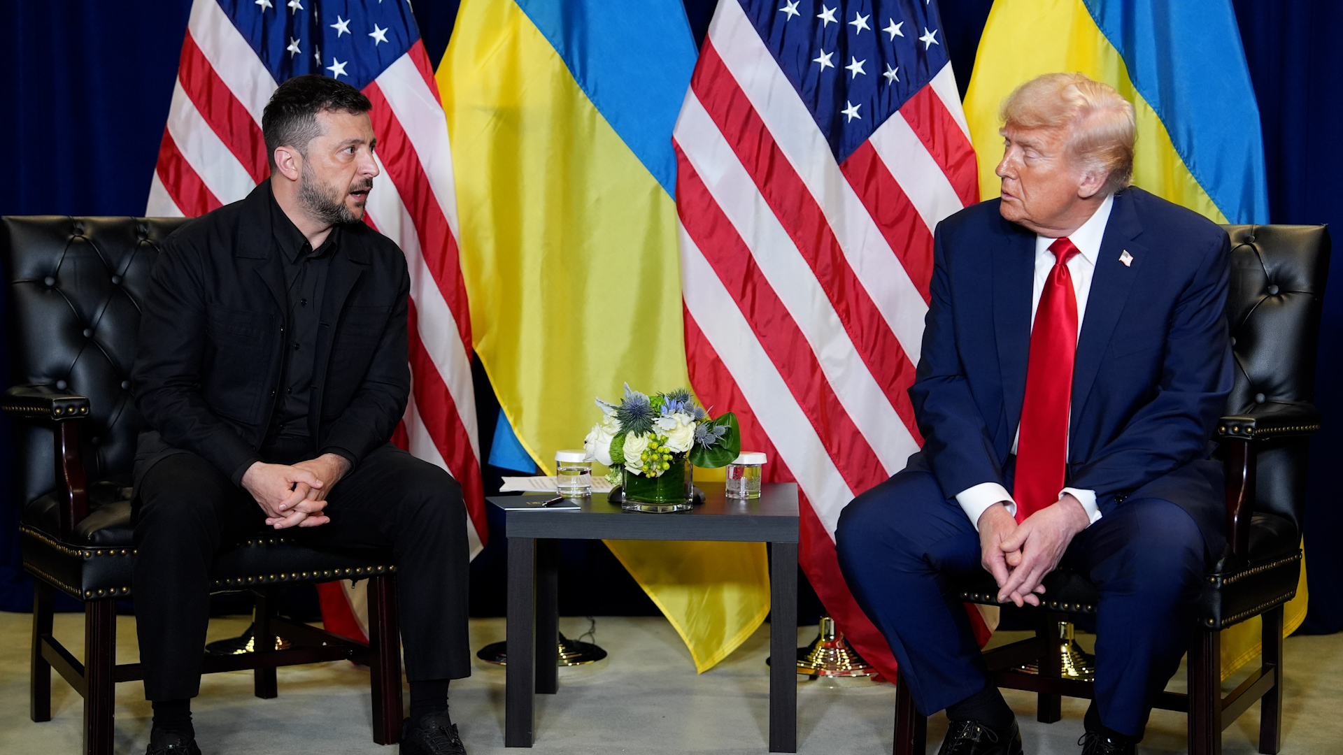 Click to play video: 'Trump downplays Tomahawk deal as Zelenskyy pushes for support at White House'