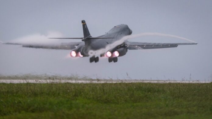 US B-1B bombers fly near the Venezuelan coast amid recent ‘anti-drug campaign’