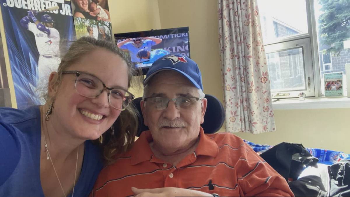 Click to play video: 'Jays fan honours father during World Series'