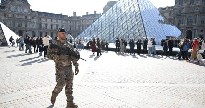 Louvre jewel heist: French police arrest 5 more in ramped-up Louvre jewel heist: French police arrest 5 more in ramped-up probe - National