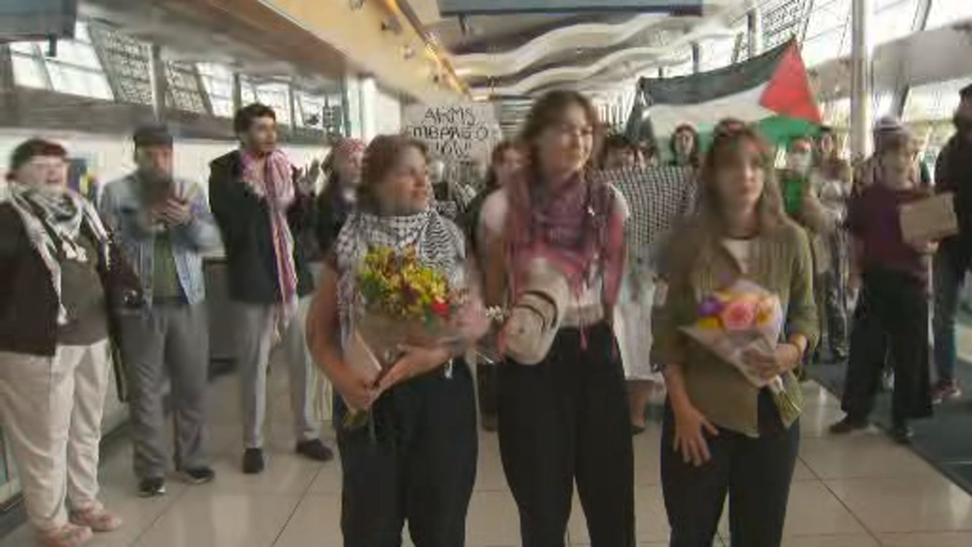 Click to play video: 'Canadian Gaza aid flotilla activists return to Newfoundland after detention by Israeli forces'
