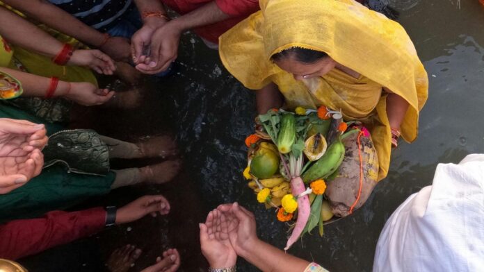 Bank holidays next week: Banks to be closed for 5 Bank holidays next week, October 27 to November 2: Banks will be closed for Chhath Puja.