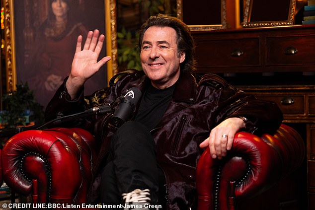 Celebrity Traitors fans spot 'damning' blink-and-you'll-miss-it moment Jonathan Ross 'gave Celebrity Traitors fans have spotted a 'damning' blink-and-you'll-miss-it moment that Jonathan Ross 'gave away' the identity of one of his fellow Traitors