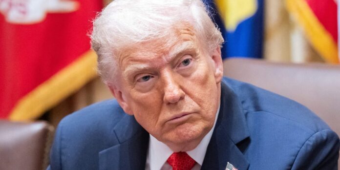 Donald Trump Panics Over A Mirror During White House Meeting Yahoo news home