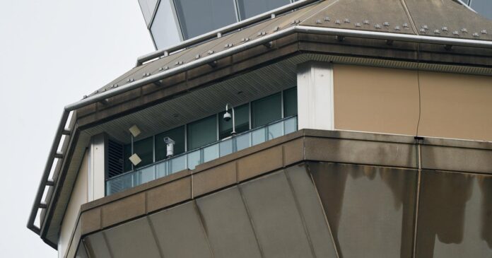 Flight delays persist Monday as air traffic controllers face work Flight delays persist Monday as air traffic controllers face work without pay