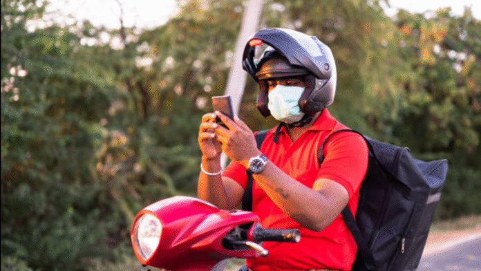 Indian man gifts ₹1,000 to delivery boy on Diwali; latter Representative image.