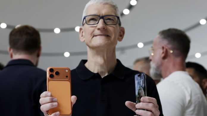 More people want the new iPhone — and Apple shares More people want the new iPhone — and Apple shares