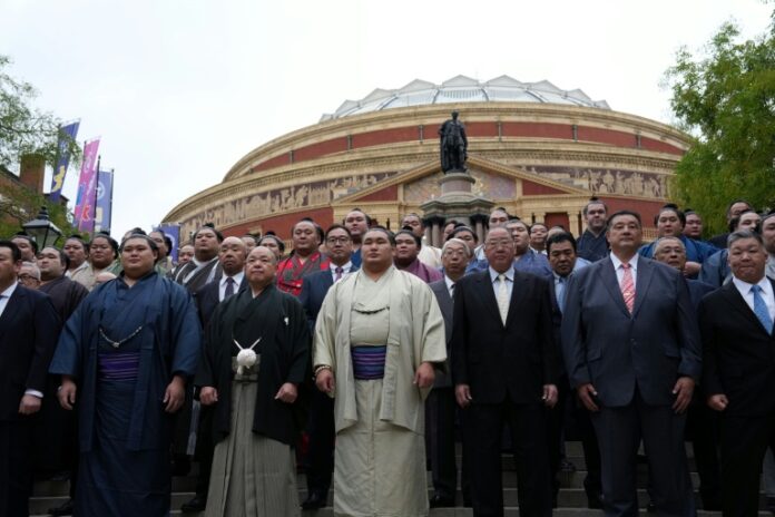 Sumo stars make giant splash in London Download app from appStore