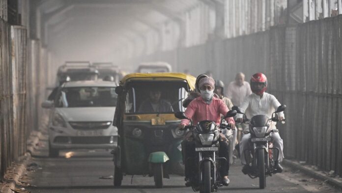 Toxic Delhi air causes breathing troubles for Redditor; netizens suggest Smog engulfed the city skyline a day after Diwali