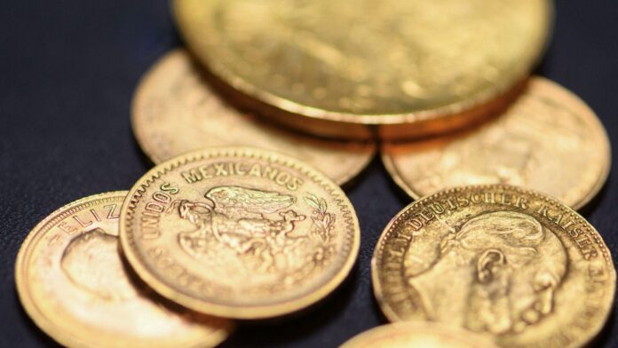 US stock markets open red: Gold dips 2.1%, Netflix falls US stock markets open red: Gold dips 2.1%, Netflix falls 6% after weak earnings and tax spat