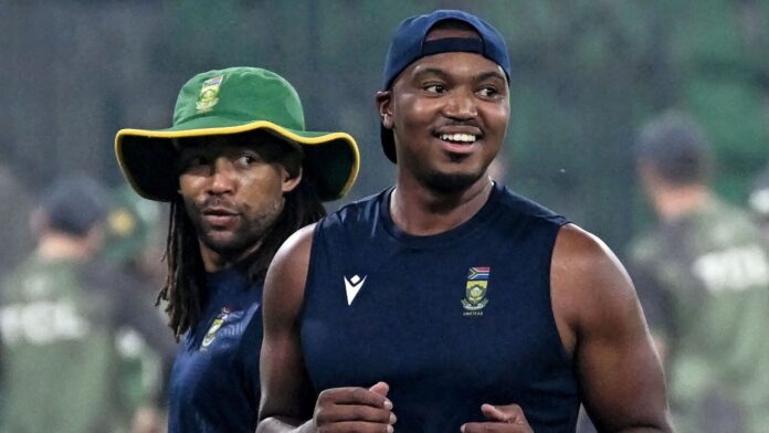 Where to watch Pakistan vs South Africa 2nd T20I in South Africa's Tony de Zorzi (L) and Lungi Ngidi attend a practice session on the eve of their second T20I against Pakistan.