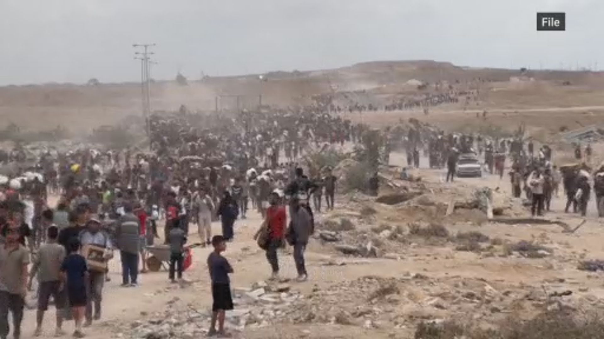 Click to play video: 'Canada airdrops humanitarian aid into Gaza'