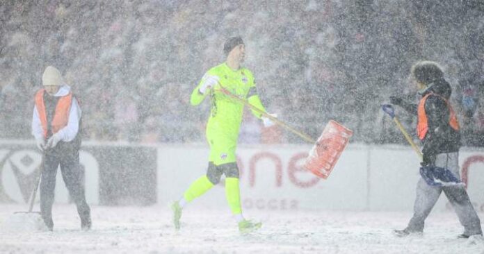 A snowy showdown: Canadian soccer players shovel snow, plows clear A snowy showdown: Canadian soccer players shovel snow, plows clear field