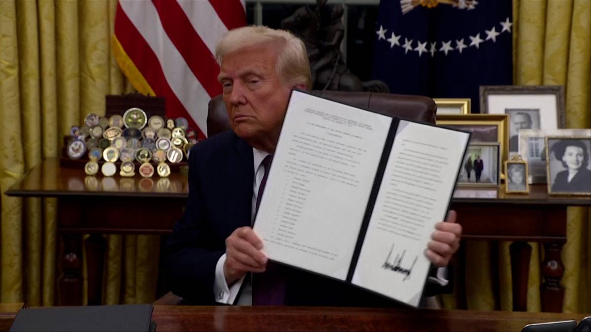 Click to play video: 'Trump grants sweeping pardon to all Jan. 6 participants charged with crimes'