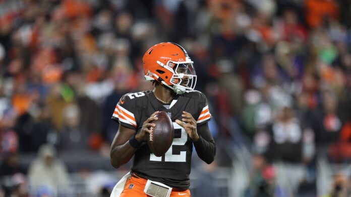 Shedeur Sanders' big NFL moment comes as Dillon Gabriel ruled out with concussion, fans go wild | Video