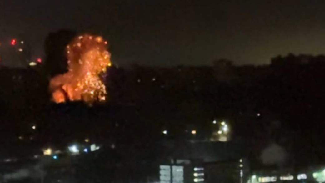 Click to play video: 'Russia intensifies attacks on Ukraine, 6 killed in Kyiv'