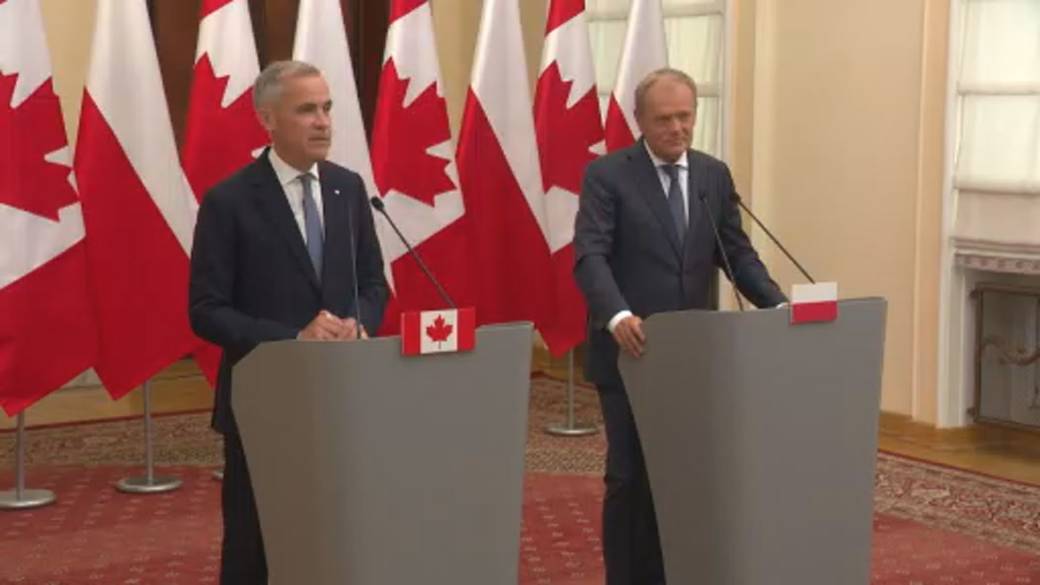 Click to play video: 'Carney signs defence, economic pact with Poland during Europe tour'