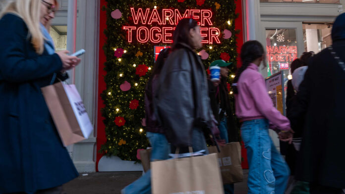 Consumers flash holiday warning signs Consumers flash holiday warning signs