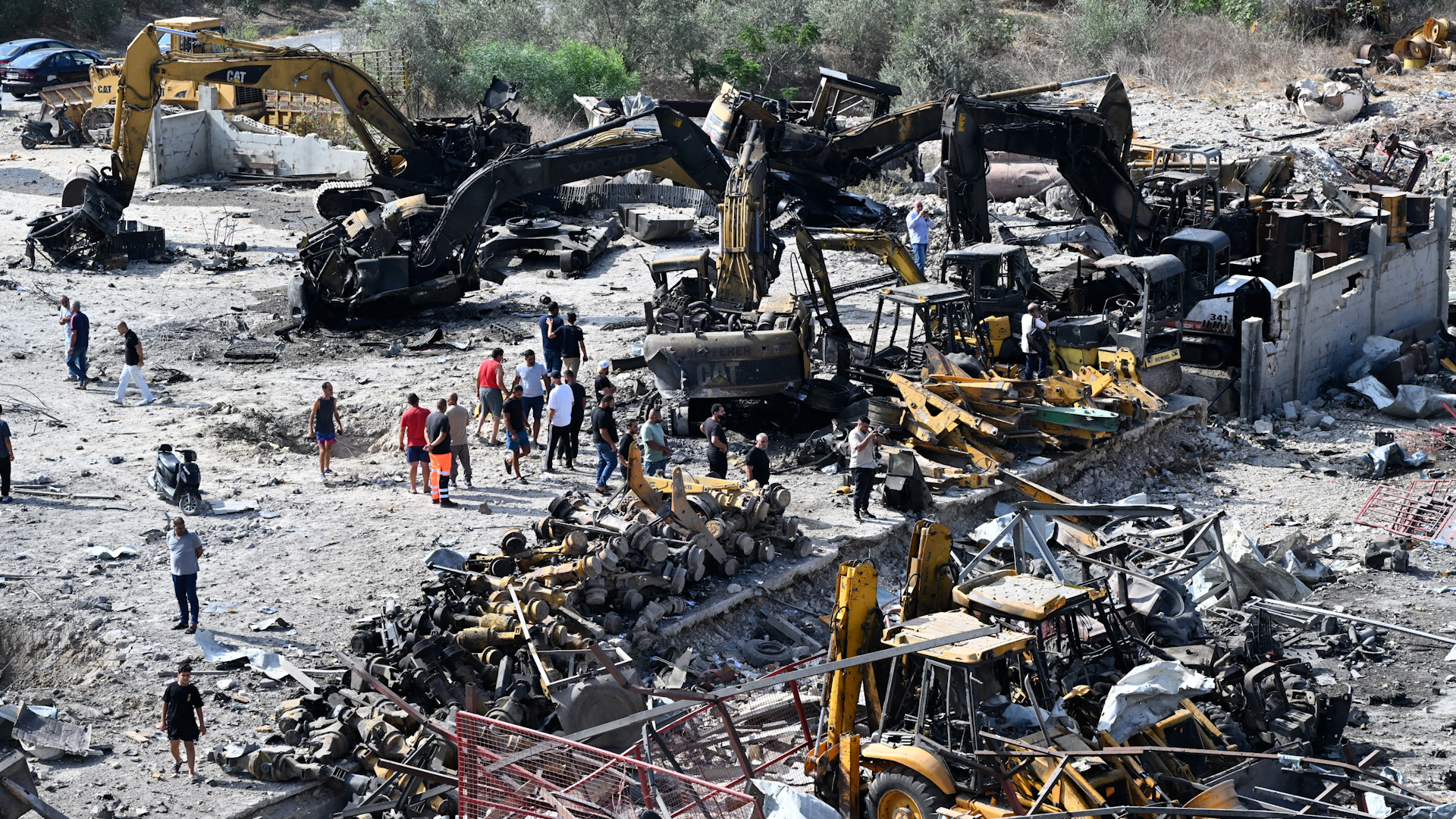 Click to play video: '‘Completely unacceptable’: UN condemns Israel after IDF drops grenades near peacekeepers in Lebanon'