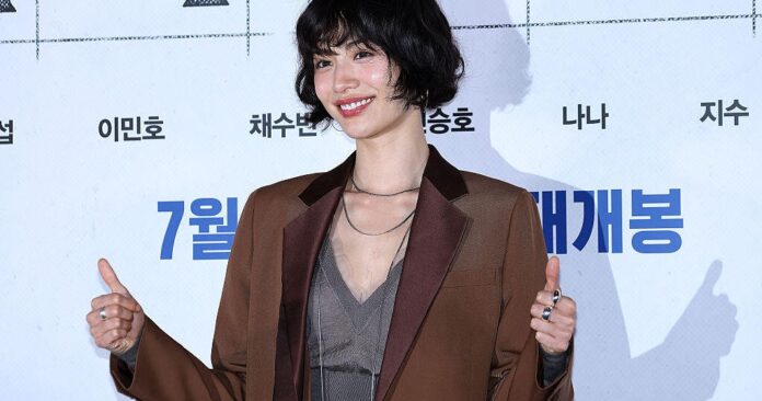 K-pop star Nana fights off home intruder with her mom, K-pop star Nana fights off home intruder with her mom, Seoul police say