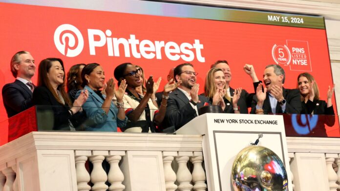 Pinterest shares plummet 15% on earnings miss, weak forecast Pinterest shares plummet 15% on earnings miss, weak forecast