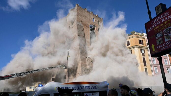 Viral video captures medieval tower collapsing in Rome; 1 killed Dust rises due to a second collapse of part of the medieval tower 'Torre dei Conti' near the Roman Forum in the historic center of Rome.